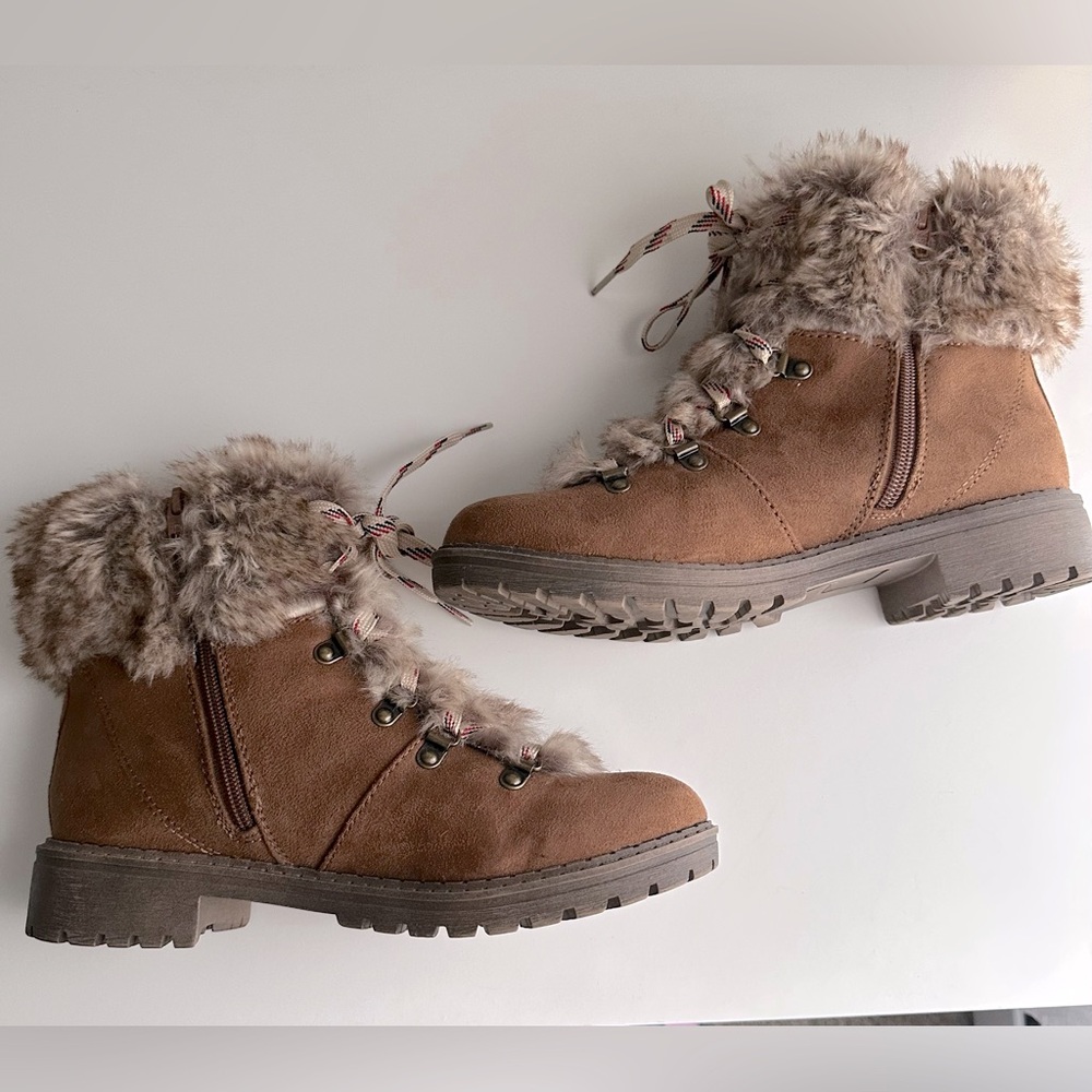 Universal thread  Brown Faux Fur Women's Winter Boots size 9